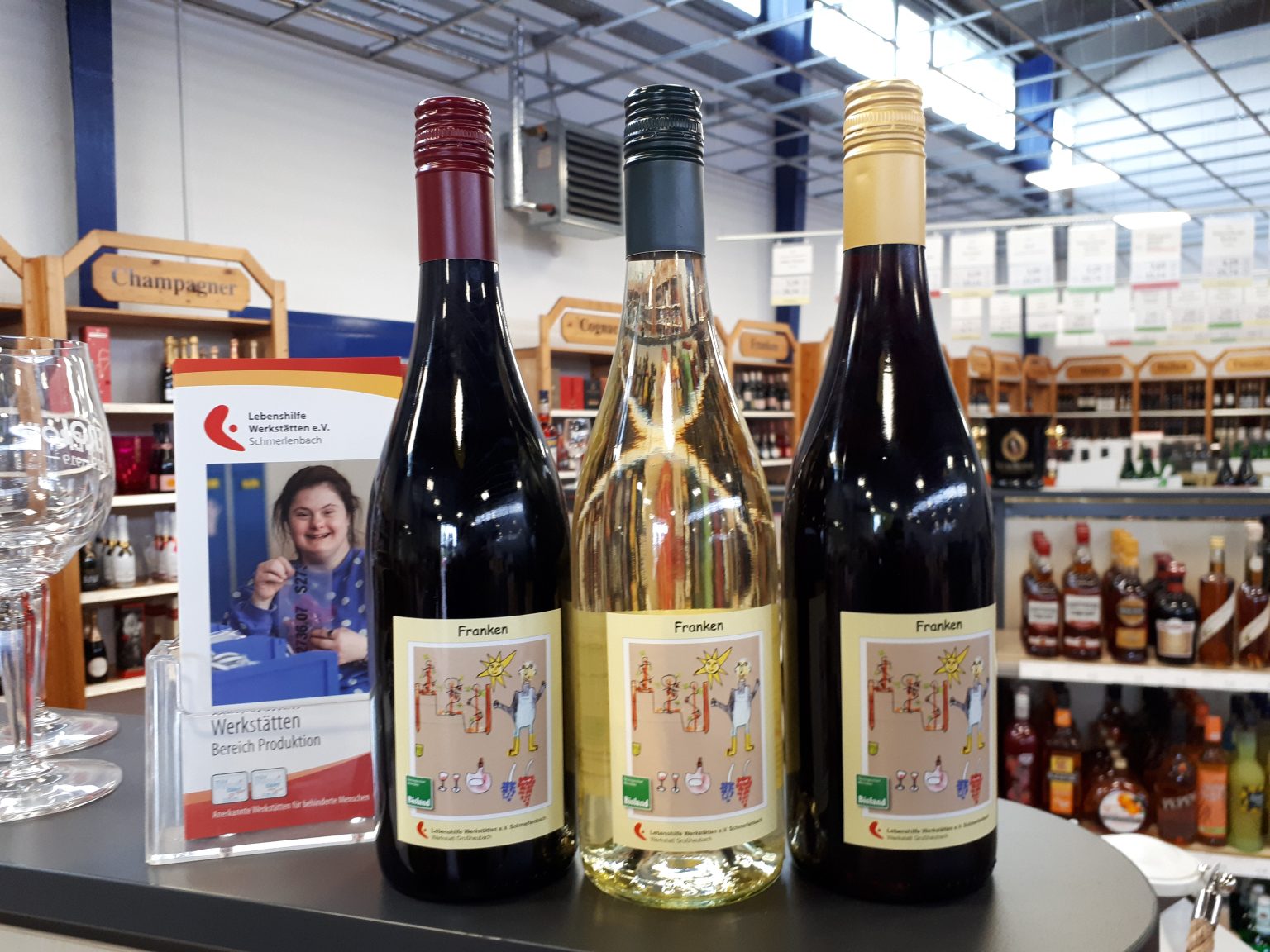 2021 WeinbergsTeam der Lebenshilfe Schmerlenbach Christl bottles&more